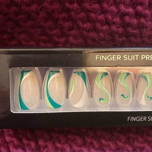 NIB Finger Suit Press on Nails Greenery Coffin - Picture 3 of 5